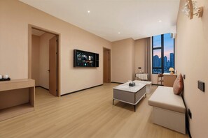 Family Suite | Desk, blackout drapes, free WiFi, bed sheets - Guangzhou Hiram International Hotel - Free shuttle bus to Guangda Trade City and Xiaobei Market (Guangzhou)