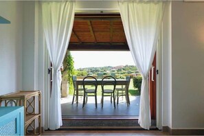 Dining - When all is silent, the sea speaks: beachfront with garden and patio (Salina Bamba)