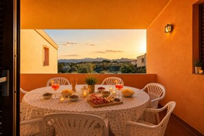 Outdoor dining - Cozy apartment with 2 bedrooms, 2 bathrooms and terrace (Salina Bamba)