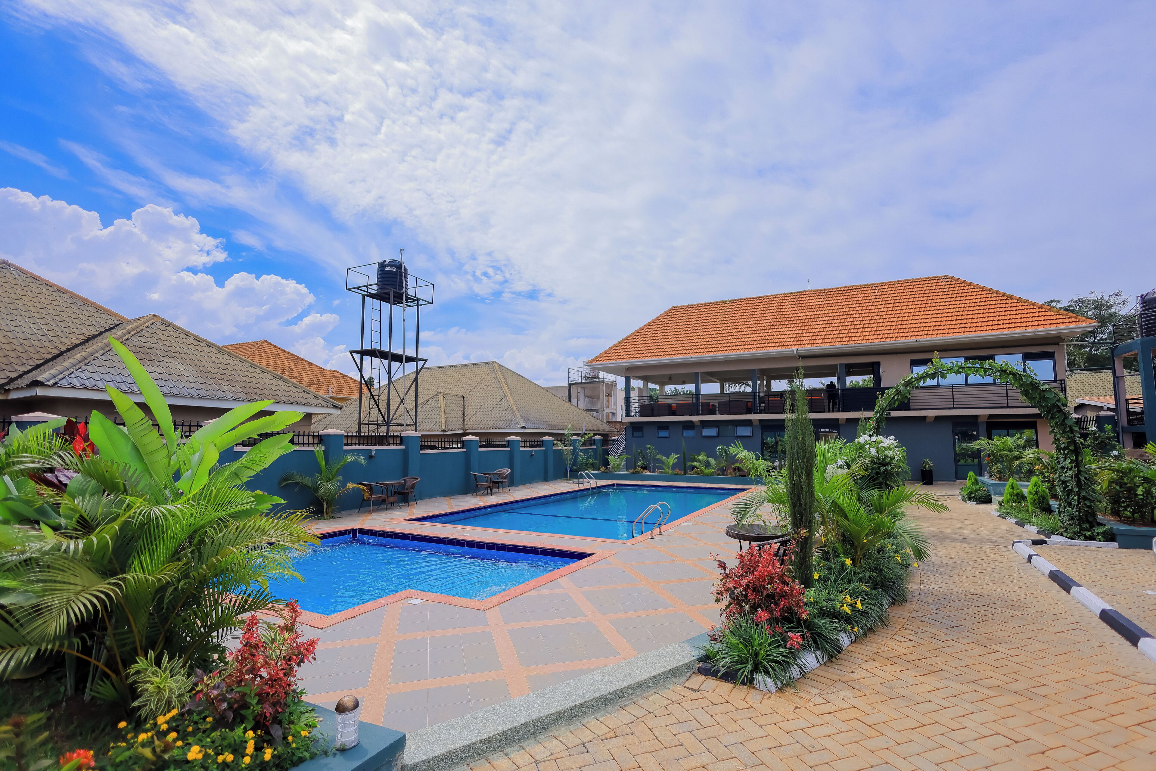2 outdoor pools
