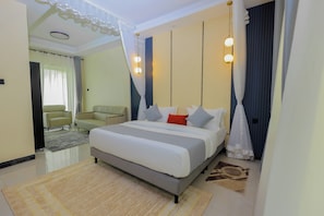 Cortinas blackout, insonorización y tabla de planchar con plancha 