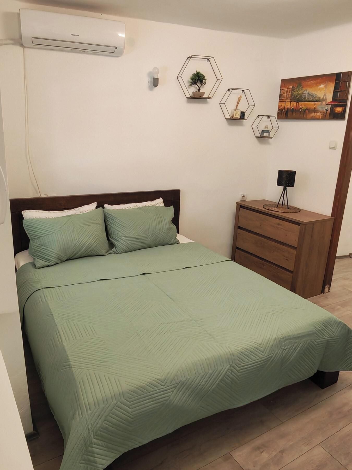 2 chambres, fer et planche à repasser, draps fournis