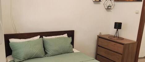 2 chambres, fer et planche à repasser, draps fournis
