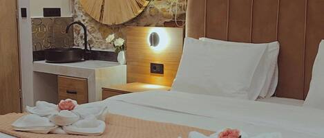 Classic Double Room | In-room safe, blackout drapes, iron/ironing board, free WiFi