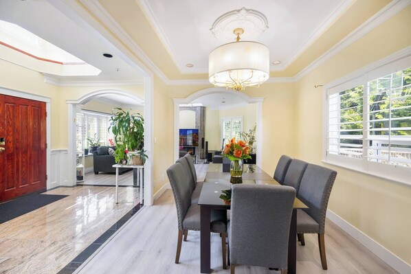 Shared Dormitory, 1 Bedroom, Patio, Garden View | Dining room