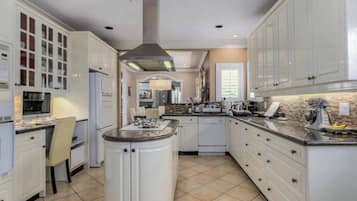Shared Dormitory, 1 Bedroom, Patio, Garden View | Interior