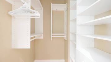 Shared Dormitory, 1 Bedroom, Patio, Garden View | Interior