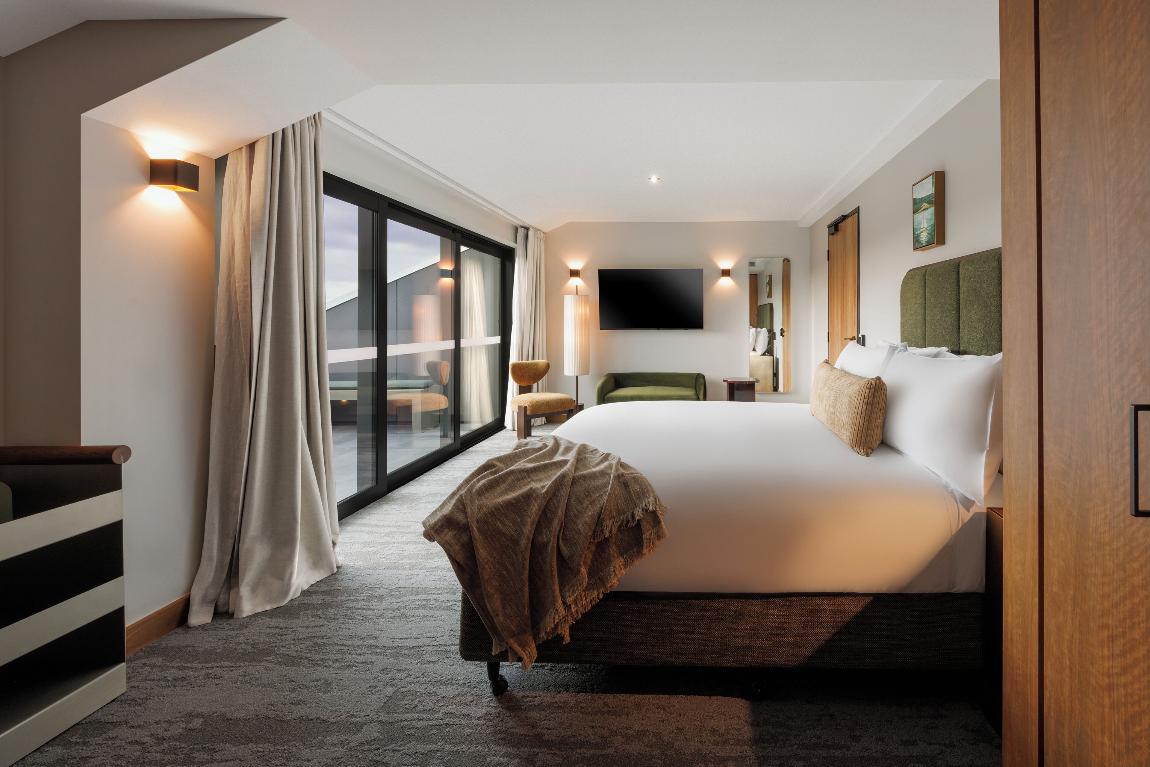 Premier Studio | Premium bedding, minibar, in-room safe, desk