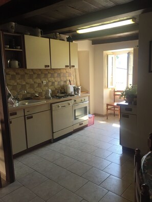Private kitchen - Vrbo Property (PERI)