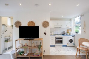 Private kitchen - Bright  Studio in the Heart of Paddington near Glenmore Shops and Oxford St. (Paddington)