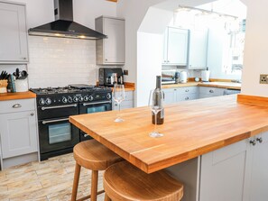 Dishwasher, cookware/dishes/utensils - 27 West Green (Newton Aycliffe)