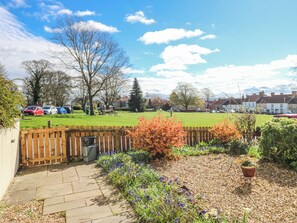 Property grounds - 27 West Green (Newton Aycliffe)