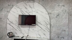 Luxury Room | Rollaway beds, free WiFi, bed sheets