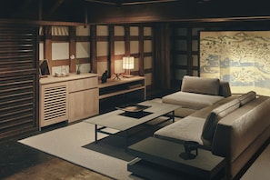 Chambre Triple Luxe | Coffres-forts dans les chambres, Wi-Fi gratuit, draps fournis