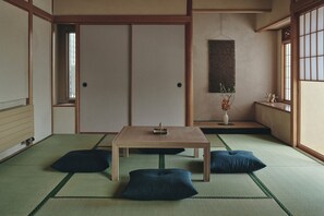 Luxury Quadruple Room, Harbour View - Old Soma Residence Kazeno Heritage (Motomachi, Hakodate-shi)