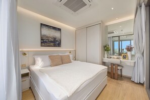 Deluxe Apartment, 1 King Bed, Partial Lake View - The Aqua Luxury Apart Hotel Waterfront (Choeng Thale)