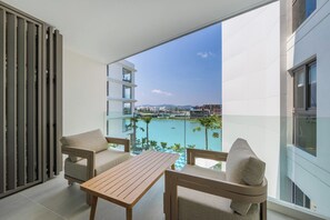 Appartement Deluxe, 1 très grand lit, vue lac | Vue depuis le balcon