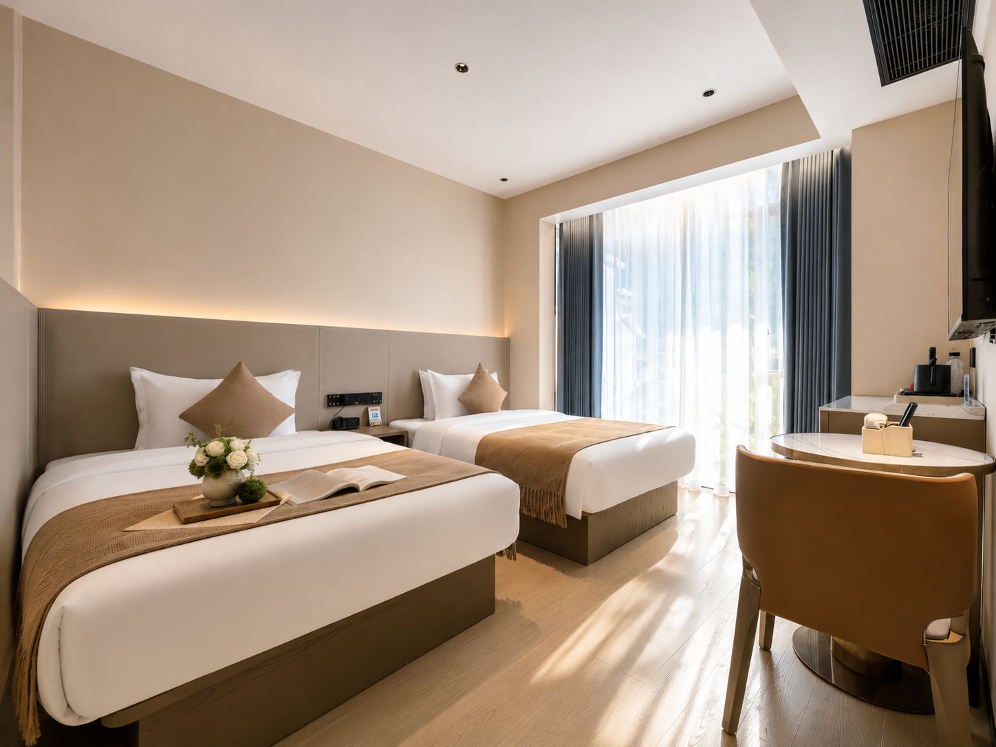Betten mit Memory-Foam-Matratzen, Schreibtisch, kostenloses WLAN