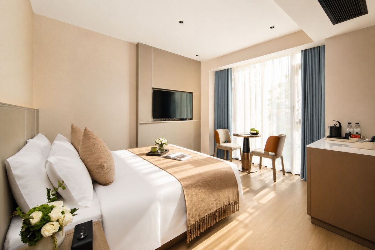 Betten mit Memory-Foam-Matratzen, Schreibtisch, kostenloses WLAN