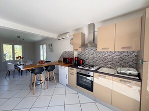 Unclassified image, 3 of 7, button - Vrbo Property (Arques-la-Bataille)