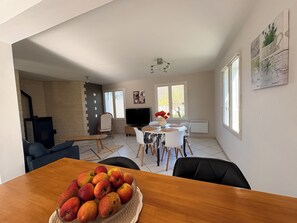 Unclassified image, 4 of 7, button - Vrbo Property (Arques-la-Bataille)