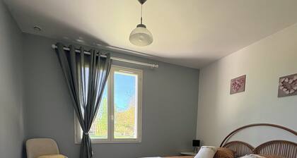 Mon Calme - Charming 3-star furnished apartment in a peaceful, rejuvenating setting 5 minutes from the sea.