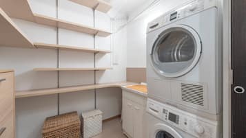 CLOTILDE 2 (Viale Monte Santo, 10) | Bathroom