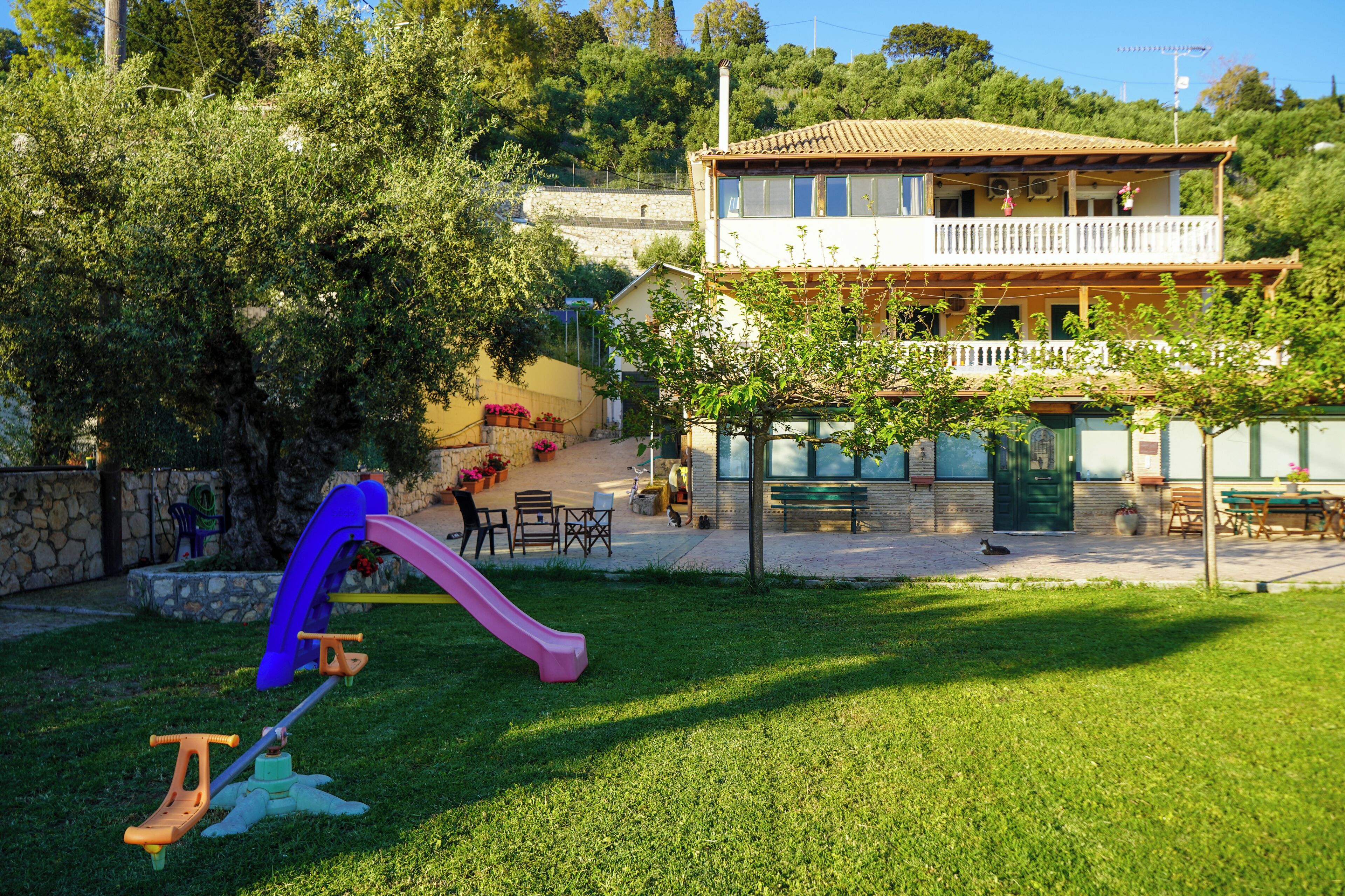 Children’s play area – outdoor