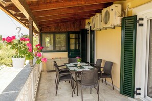 Family Apartment | Balcony - Amaryllis Haus (Zakynthos)