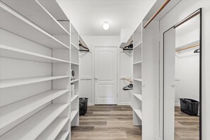 Interior - Gorgeous 5-bedroom house in tranquil Westport with AC (Westport)