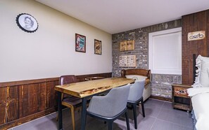 Kamar Basic | Tempat makan