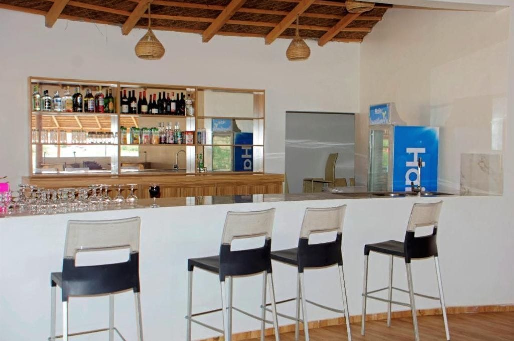 Bar (trong khuôn viên)
