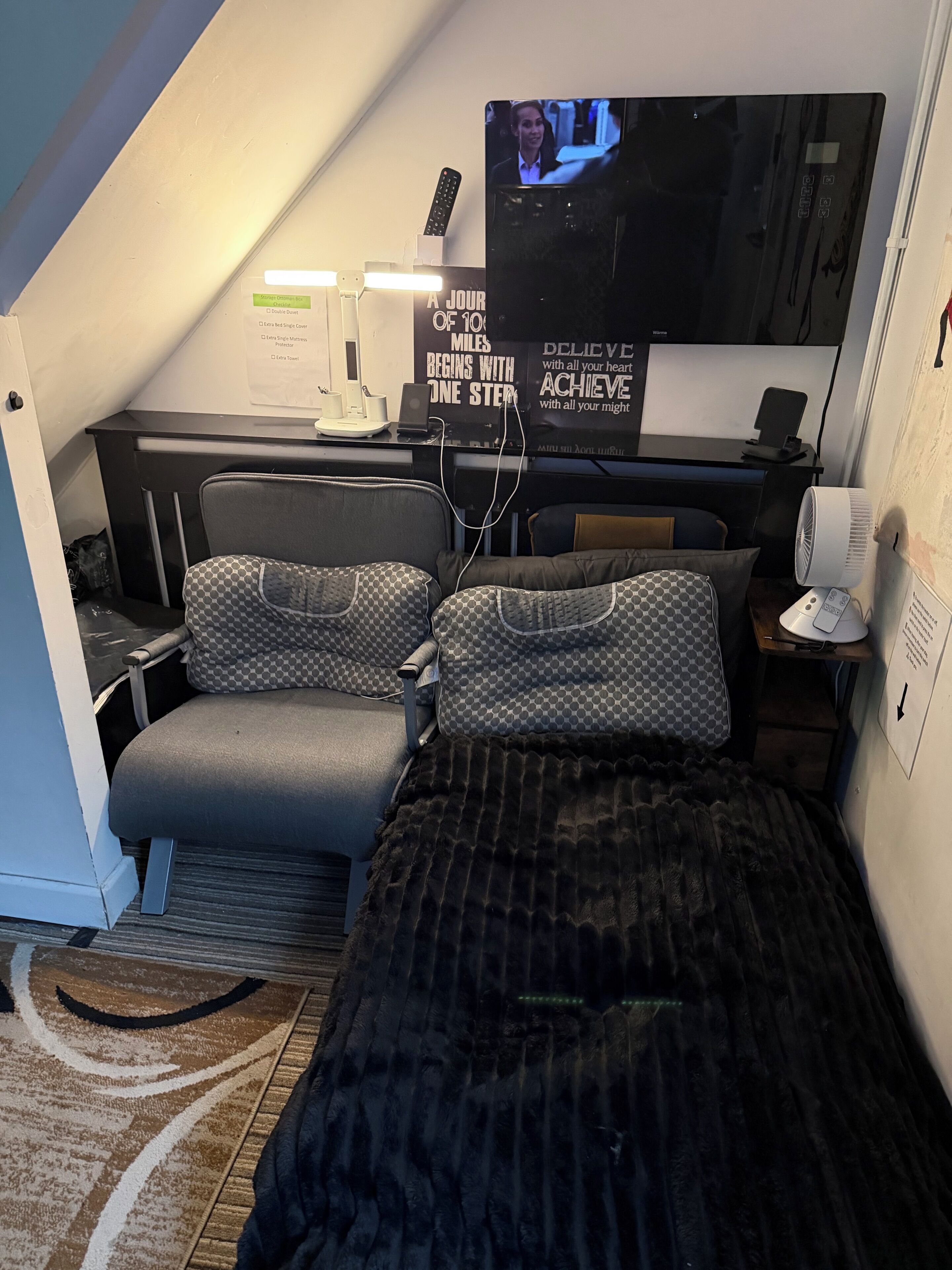 Room, 1 Bedroom, Smoking | Living room