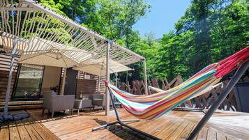 Deluxe-Ferienhaus, 1 Schlafzimmer, Blick auf den Innenhof | Terrasse/Patio