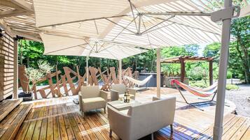 Deluxe-Ferienhaus, 1 Schlafzimmer, Blick auf den Innenhof | Terrasse/Patio