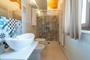 Shower, hair dryer, bidet, towels - Donnafugata - Relax with Terrace View of the Iblei Mountains (Giarratana)