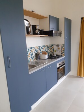 Private kitchen - Vrbo Property (Saint-Paul)