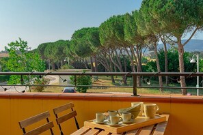 Outdoor dining - Relax, Balcony & Pool Retreat (Numana)