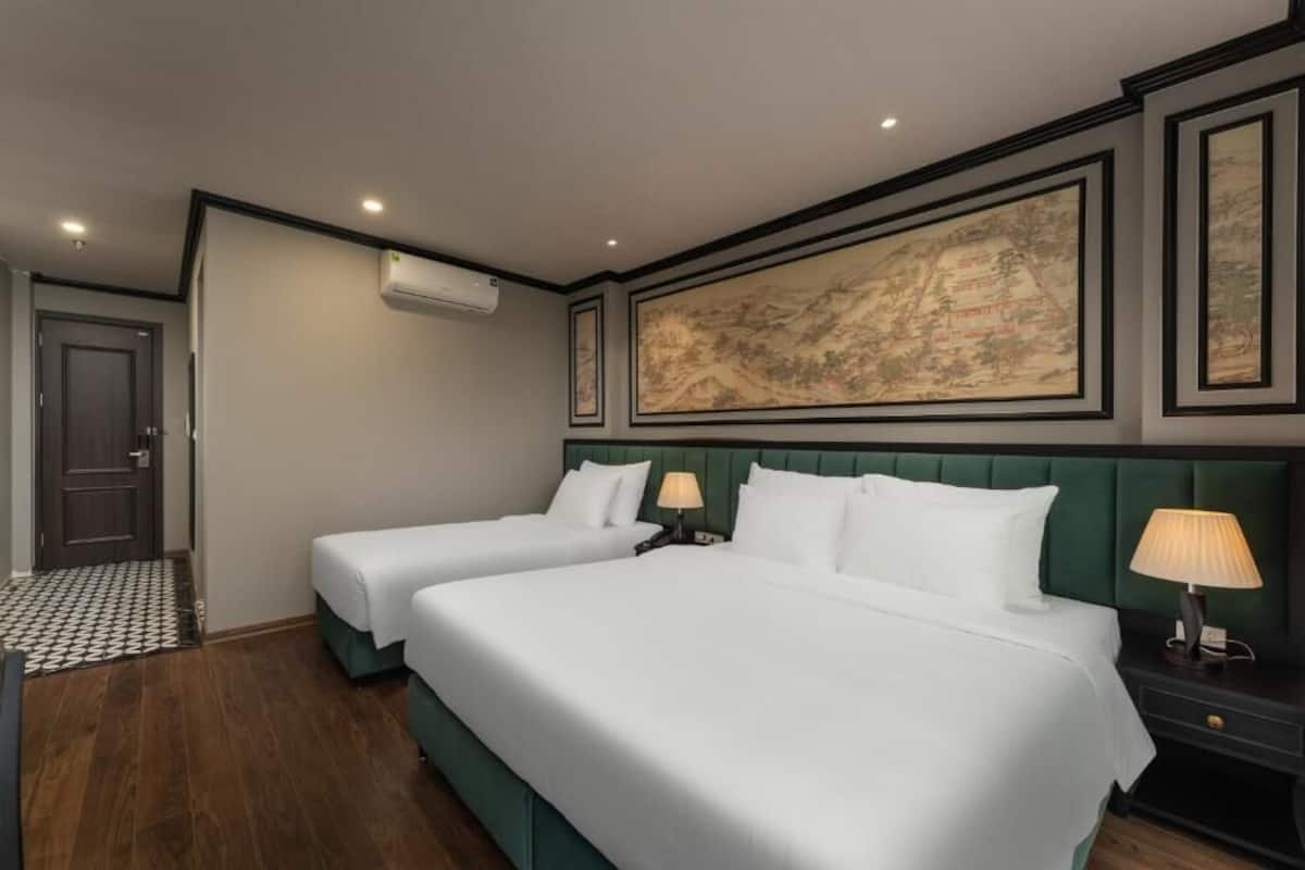 Deluxe Triple Room, Balcony, City View