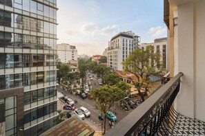 Kamar Triple Deluks, balkon, pemandangan kota | Halaman properti