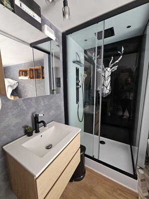 Shower, toilet paper