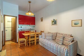 Apartment, Garden View | Private kitchen | Fridge, oven, stovetop, espresso maker - Residence Sole - Ponte di Legno (Ponte di Legno)