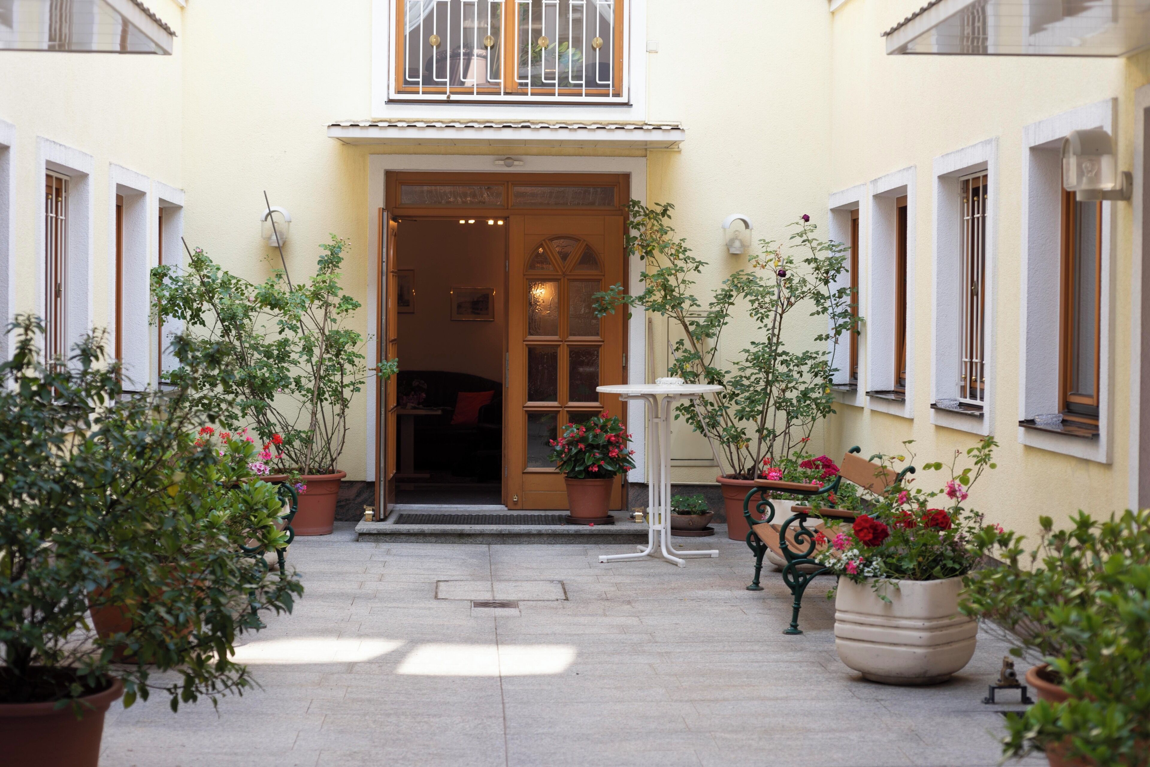 Appartement familial, vue sur la cour intérieure | Terrasse/patio