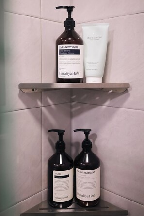 Bathroom amenities - JS building-404 (Seoul)