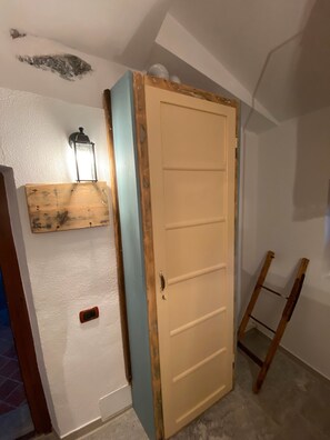 Interior - Apartment in a Medieval House (Pontetto-roldo)