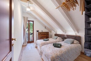 2 bedrooms, iron/ironing board, WiFi - Apartment in a Medieval House (Pontetto-roldo)