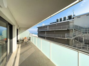 Outdoor dining - Refined comfort getaway in Lignano (Lignano Sabbiadoro)