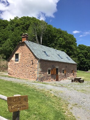 Exterior - Charming Buron in Aubrac: Nature, calm and relaxation. (Trélans)