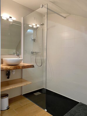 Shower, hair dryer - Charming Buron in Aubrac: Nature, calm and relaxation. (Trélans)