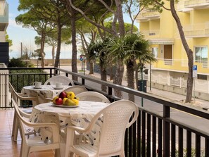 Outdoor dining - Lignano apartment 80 mt from sea (Lignano Sabbiadoro)